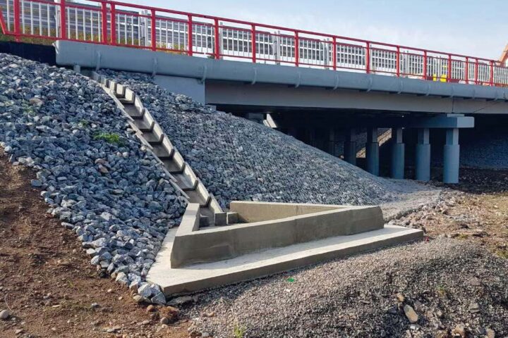 Лотки водоотводные композитные